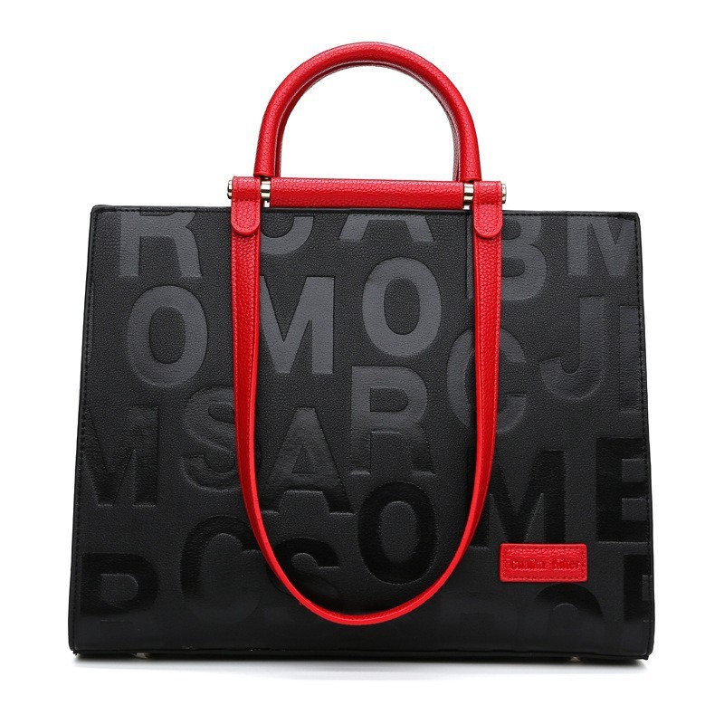 Noir avec du rouge