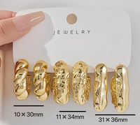 Boucles d'oreilles tendance pour femmes, ensemble de 3 pièces en plastique plaqué or, motif C, design attrayant, accessoire de mode transfrontalier