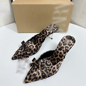 Nuevos zapatos de mujer de QuiteS Za, decoración de lazo con estampado de leopardo de verano, mulas de tacón alto puntiagudas, medias chanclas poco profundas para exteriores - Product Image 5