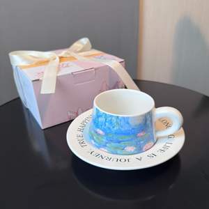 Tasse à café ou à thé en céramique peinte à la main avec un joli design, avec soucoupe, mug à eau avec poignée - Product Image 3