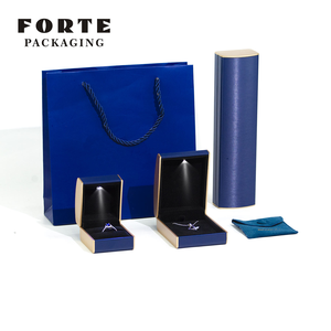 Boîtes à bijoux LED FORTE bleues <span class=keywords><strong>pour</strong></span> boucles d'oreilles et bagues, <span class=keywords><strong>avec</strong></span> insert en cuir et velours de luxe, boîte à bijoux LED personnalisée <span class=keywords><strong>avec</strong></span> logo - Product Image 1