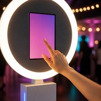 Photo Booth Bulat dengan Kolom Lampu LED Berubah Warna, Mendukung Tablet 10-13 Inch untuk Acara Pameran Dagang