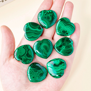 Vente en gros d'objets artisanaux en cristal, cœur en <span class=keywords><strong>malachite</strong></span> naturelle sculpté, guérison par le Reiki, décoration <span class=keywords><strong>de</strong></span> <span class=keywords><strong>la</strong></span> maison, méditation, fabrication <span class=keywords><strong>de</strong></span> bijoux spirituels, bricolage - Product Image 4