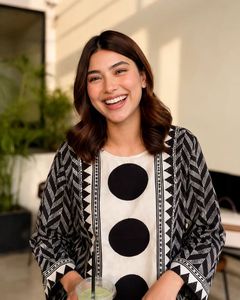 Kurta longue en rayonne à imprimé géométrique monochrome, légère et respirante, tenue ethnique élégante et adaptée - Product Image 2