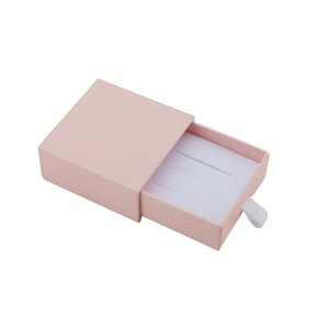 Caja de Joyería de Cartón Reciclable y Ecológica Personalizable con Laminado Mate, Relieve y Asa para Uso Diario y Regalos - Product Image 1