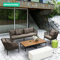 Ensemble de canapé et table basse en rotin moderne, résistant au soleil et à l'eau, pour hôtel, patio, jardin, balcon, cour