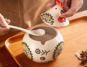 Pot à épices en céramique en forme de poussin, salière haut de gamme, récipient à épices de cuisine, couvercle antibactérien anti-humidité avec cuillère - Product Image 6
