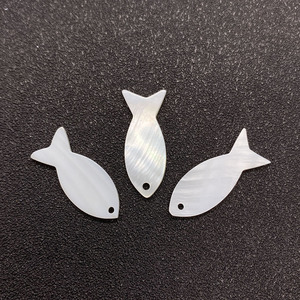 Cheap Freshwater Oyster White <strong>Shell</strong> <strong>Fish</strong> Charm Pendant Mother of Pearl Bead for DIY <strong>Jewelry</strong> Making - Product Image 4