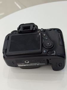 Appareil photo reflex numérique Canon EOS 80D d'occasion, boîtier seul, 24,2 MP, APS-C, écran tactile multi-angle, pour photographie et vlogging - Product Image 3