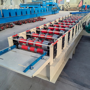 Hoja de valla de alta calidad de Alto Rendimiento de <span class=keywords><strong>Europa</strong></span> que hace la máquina formadora de rollos de panel decorativo exterior con componente de núcleo de motor - Product Image 3