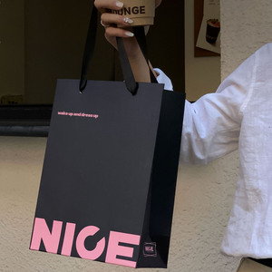 Bolsa Negra con Texto Rosa, Bolsa de Mano, Tendencia de Moda, Bolsa de Compras, Bolsa de Regalo - Product Image 6