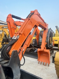 รถขุดตีนตะขาบฮิตาชิ ZX65 มือสองจากญี่ปุ่น น้ำหนัก 6.5 ตัน ควบคุมด้วย PLC พร้อมเครื่องยนต์ เกียร์ และปั๊ม ขาย - Product Image 6
