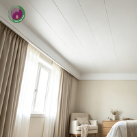 Panneau de plafond en PVC personnalisé OEM, panneau de plafond imperméable pour la décoration intérieure et les projets commerciaux