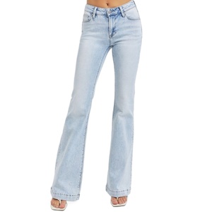 Nouveauté : Jeans personnalisés avec logo pour femmes, coupe skinny délavée claire, coupe légèrement évasée, taille basse - Product Image 1