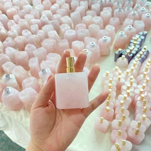 Bouteilles <span class=keywords><strong>de</strong></span> parfum artisanales en cristal brut <span class=keywords><strong>de</strong></span> conception d'amour élégant Pierres précieuses naturelles pour aromathérapie Articles <span class=keywords><strong>de</strong></span> <span class=keywords><strong>toilette</strong></span> rouges pour la décoration <span class=keywords><strong>de</strong></span> la maison - Product Image 1