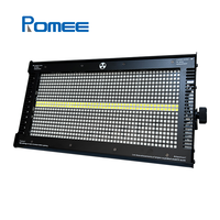 Lumière stroboscopique LED 1000W polychrome 8 + 8 sections à trois couleurs avec effet de chasse pour l'éclairage spécifique de scène de concert de club de DJ