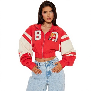 Chaqueta Varsity Roja Corta con Parche de Oso, Cierre de Cremallera en la Manga, Estilo Preppy, Unisex, para Otoño - Product Image 1