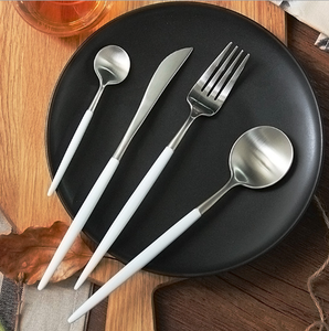 5-mảnh đám cưới cổ điển thiết lập dao kéo thân thiện với môi Rose Gold và <span class=keywords><strong>GOA</strong></span> chải trắng Flatware <span class=keywords><strong>cutipol</strong></span> thương hiệu với Rose Gold mạ - Product Image 5