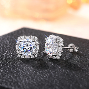 Orecchini a bottone geometrici scintillanti per donna, eleganti gioielli da festa. - Product Image 2