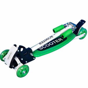 สกู๊ตเตอร์เด็กสี่ล้อ ปรับความสูงได้ พร้อมไฟ สำหรับเด็กอายุ 3-6 ปี - Product Image 3