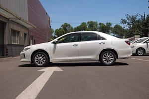 Toyota Camry 2.0E Édition Classique <span class=keywords><strong>2015</strong></span> – Berline d'occasion pour affaires et famille, Euro <span class=keywords><strong>V</strong></span>, Transmission Automatique, 150-200 ch - Product Image 4