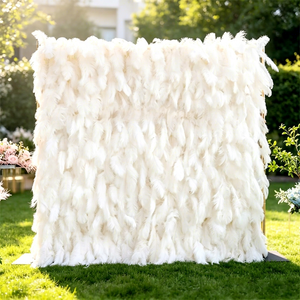 Fondo de pared de plumas blancas 3D suaves, rollo de tela artificial con plumas de avestruz para bodas, eventos, fiestas y fotografías. - Product Image 1