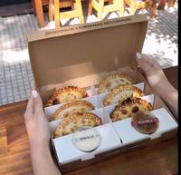 Boîte en papier kraft personnalisée pour les en-cas du Moyen-Orient, falafel, kibbeh, shawarma avec compartiment à sauce, vente en gros aux Émirats arabes unis, en Arabie Saoudite