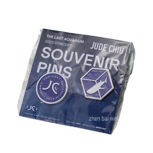 Épinglette commémorative en alliage plaqué or/argent en forme de dessin animé 3D personnalisée avec logo en émail doux métallique pour <span class=keywords><strong>concert</strong></span> d'aquarium <span class=keywords><strong>2023</strong></span> - Product Image 1
