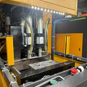 מהירות גבוהה 2 חלל חצי אוטומטי מחמד מים פלסטיק מיץ משקה שמן בקבוק ניפוח מכונת מכה דפוס מחיר מכונת - Product Image 5