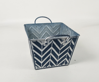 Pot Tanaman Logam Bermotif Chevron, Ember Bunga Persegi Warna Terakota & Biru Dongker dengan Pegangan, Wadah Dekoratif Rustik