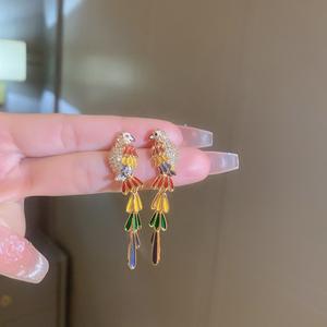 Boucles d'oreilles clous en alliage de zircon coloré plaqué or, style vintage palais et littéraire, vente en gros directe usine transfrontalière - Product Image 5