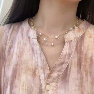 Collar de Perlas de Agua Dulce Plateadas con Baño de Oro, Detalles de Perlas con Brillo Elegante, Diseño de Alambre Flexible, Gargantilla de Perlas Envolvente - Product Image 4