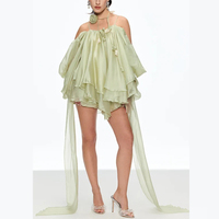 Mini robe fluide à épaules dénudées vert clair avec longs rubans de soie Robe d'été élégante pour femmes pour les fêtes et les vacances