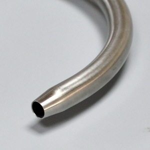 Grifo de Cocina de 2 Puntos de Acero Inoxidable 304, Monomando con Válvula Cerámica, Montaje en Encimera, Estilo Minimalista, Rotación de 360 Grados - Product Image 5