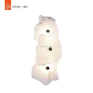 Lámpara de Pared Moderna Irregular de Alabastro Español y Latón para Dormitorio y Hotel - Product Image 1