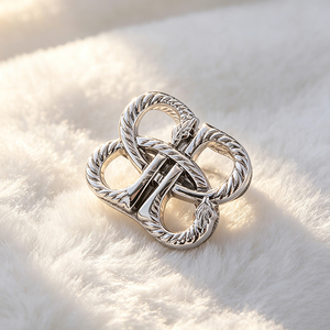 Étiquettes métalliques en alliage de zinc en relief, personnalisées avec logo de marque, pour vêtements et sacs (vente en gros) - Product Image 3