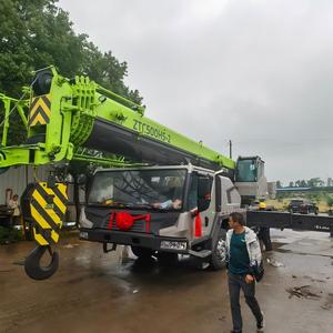 Grúa Móvil sobre Camión ZTC500H5-2 de Rendimiento Duradero y Confiable con Motor Potente y Excelente Capacidad de Elevación en Venta - Product Image 1