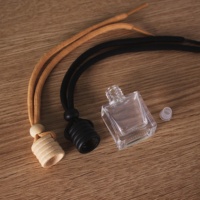 Diffuseur de Parfum Suspendu pour Voiture 10 ml, Flacon en Verre Transparent avec Couvercle en Bois, Désodorisant Voiture