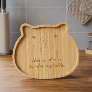 Planche à découper en bambou en forme d'ours gravée avec le message « C'est ici que je tue les légumes », plateau de service mignon pour la cuisine, design durable - Product Image 3