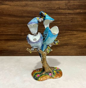 Adornos Colgantes Decorativos de Latón con Diseño de Loros Enamorados de Nirmala Handicrafts para Decoración Interior Moderna y de Lujo - Product Image 4