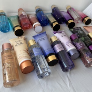 น้ำหอม Love Spell Velnet Petels <span class=keywords><strong>ก</strong></span>ลิ่นหอมติดทนนาน ชุดน้ำหอมแบบโลชั่นฉีดพรม วิคตอเรีย ซีเคร็ท ของแท้ แบรนด์ดังสำหรับผู้หญิง - Product Image 2