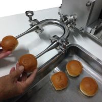 Machine semi-automatique de remplissage de cupcakes, machine de remplissage de crème pour cupcakes, machine de décoration de cupcakes, machine de fabrication de remplissage de gâteaux