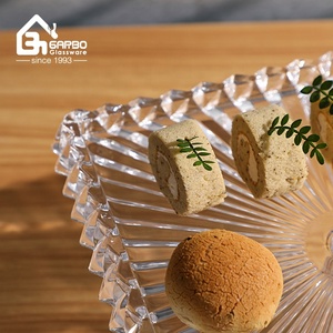 Assiette à fruits en verre transparent à <span class=keywords><strong>pieds</strong></span>, design élégant, vente en gros, grande assiette carrée en verre pour mariages et événements - Product Image 3