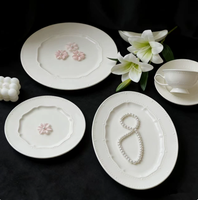 Services de table en céramique de luxe blancs à bordure perlée en relief, assiettes à dessert et à salade rétro françaises pour le thé de l'après-midi et la décoration intérieure