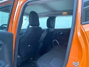 Auto Usado con Personalización Interior Disponible, Jeep Renegade 2017 2018 2019, SUV Automático - Product Image 4