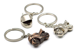 Vendita all'ingrosso in metallo su misura <span class=keywords><strong>3D</strong></span> moto e casco portachiavi in lega di zinco Motocross modello portachiavi ciondolo moto portachiavi - Product Image 4