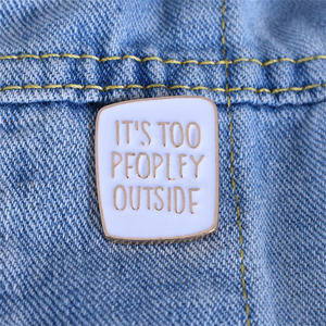 Venta al por mayor taza <span class=keywords><strong>de</strong></span> frases en inglés es demasiado pfoplfy fuera <span class=keywords><strong>de</strong></span> esmalte duro Pin letras insignia con alta calidad - Product Image 2