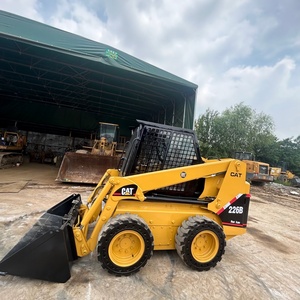 Chargeuse compacte sur pneus CAT 226B d'occasion, Caterpillar d'origine, faible nombre d'heures, bien entretenue, pour travaux agricoles et de construction, en stock, prête à être expédiée - Product Image 1