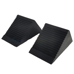 ตัวกันลื่นยางขนาดเล็ก รุ่นพรีเมียม Workercare GT-09R สำหรับรถบ้าน รถบรรทุก รถพ่วง ใช้สำหรับจอดรถ เพิ่มความปลอดภัย เชื่อมต่อด้วยเชือก ขายส่ง - Product Image 1