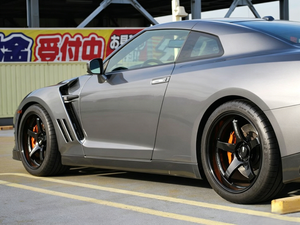 Nuevos Guardabarros Delanteros de FRP, Reemplazo Directo para Nissan GT-R R35 2008-2016 con Opciones de Pintura Mate/Brillante - Product Image 5